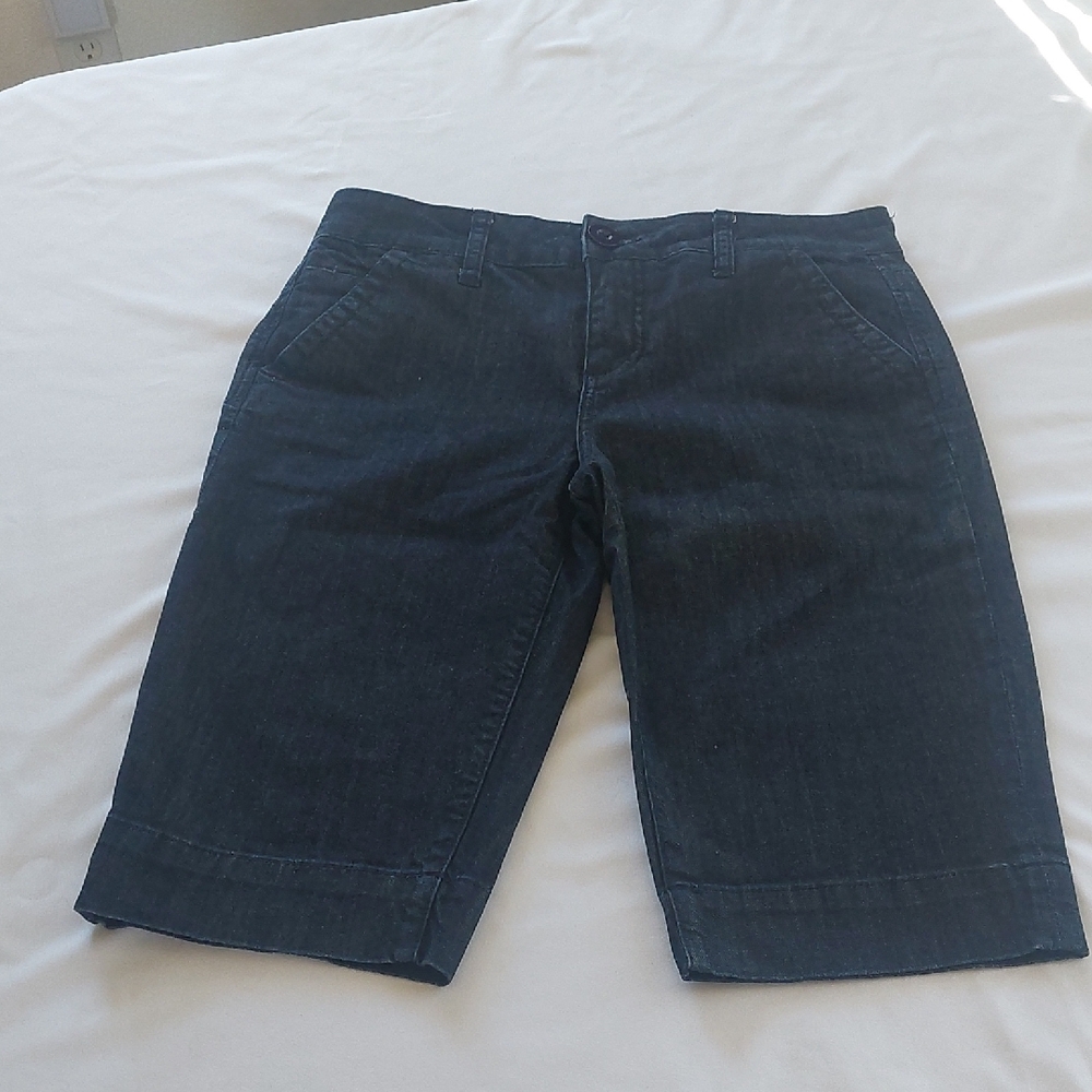 Kut Dark Blue Denim Burmudas .Super Cute Back Pockets .Size 2